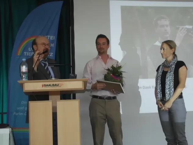 Bild: Jan Peifer und Paul Watson bekamen MUT-Medaille