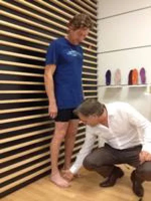 Bild: Vorbereitungen zum Ironman Zürich Switzerland 2014 laufen. Sportler werden von Spezialisten unterstützt.