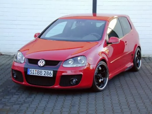 Schwarz lackierte 18Zoll-Felge für den neuen Golf GTI Bild: Schwarz lackierte 18Zoll-Felge für den neuen Golf GTI