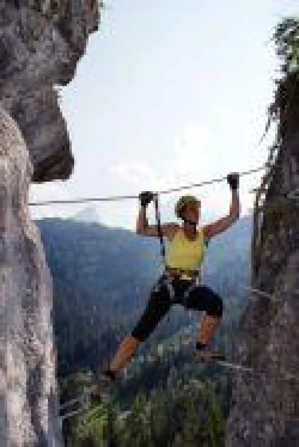 Grünstein Klettersteig mit Watzmann im Hintergrund.