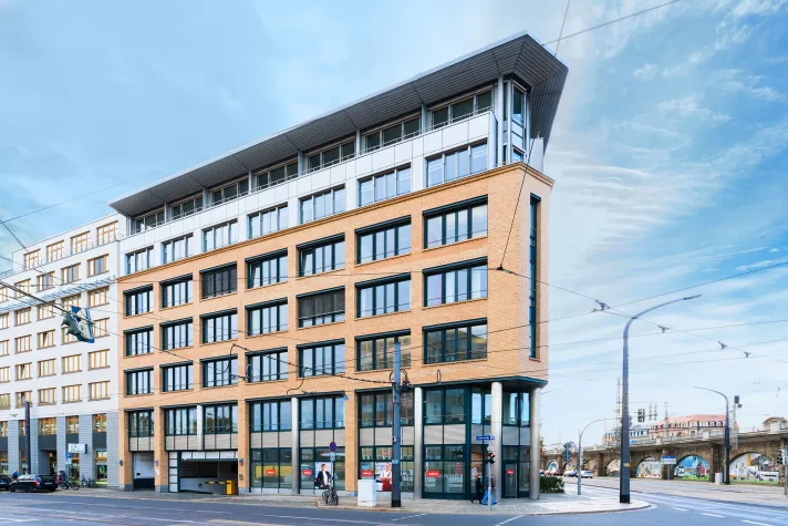 POLIS Immobilien AG verlängert Mietvertrag mit Private Schule IBB Dresden Bild: POLIS Immobilien AG verlängert Mietvertrag mit Private Schule IBB Dresden