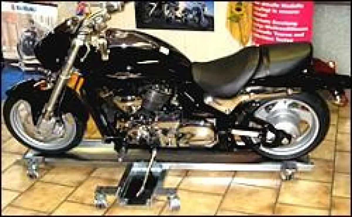 Motorrad Rangierhilfe für Motorräder mit Seitenständer. MotoMove Motorrad Transport Zubehör.