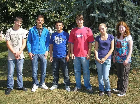 Bild: Neue Auszubildende bei Steuler-Fliesen an Bord