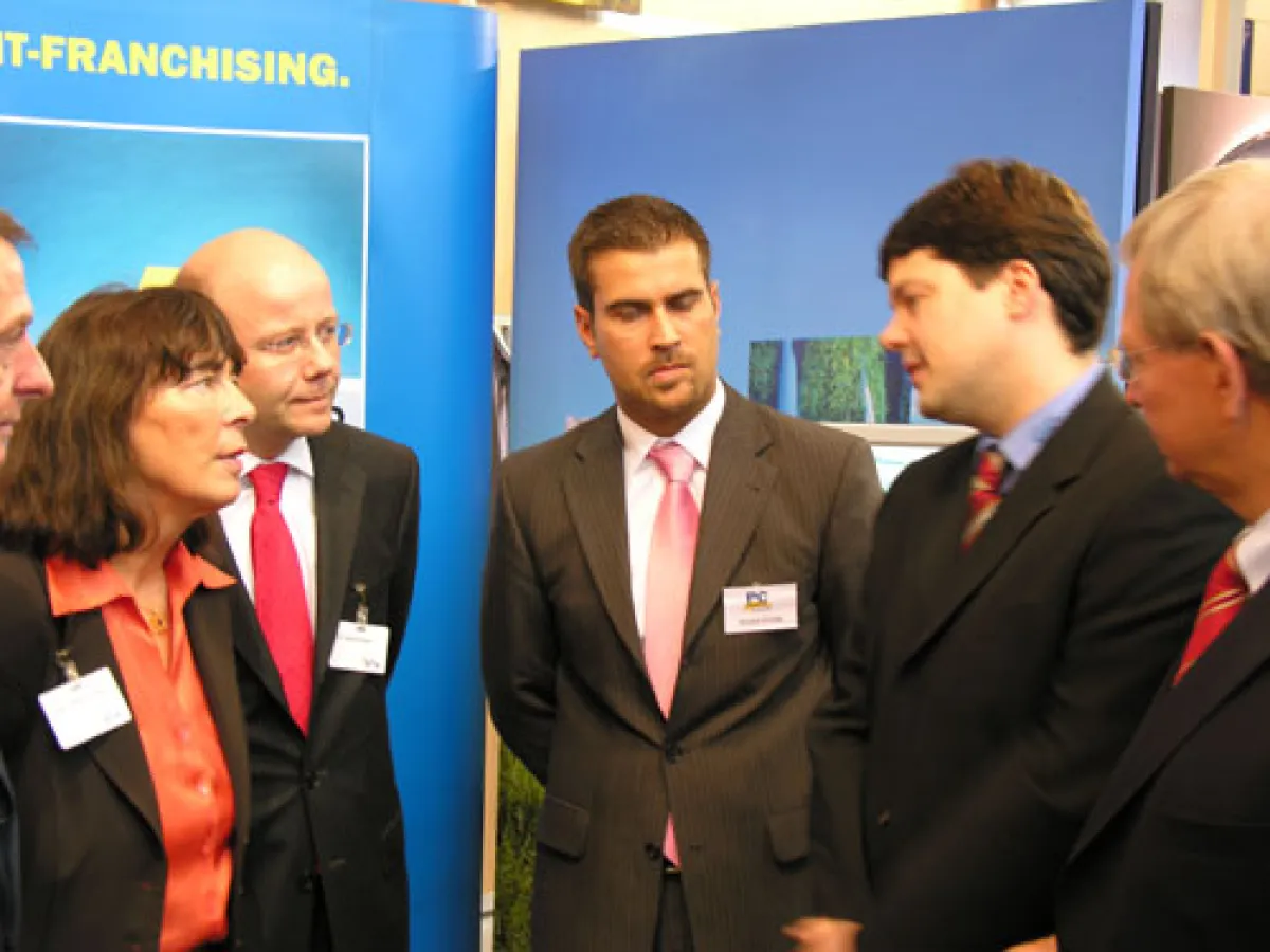 Frau Ingrid Matthäus-Meier, Mitglied des Vorstandes der KfW Bankengruppe auf dem franchise-net-Stand