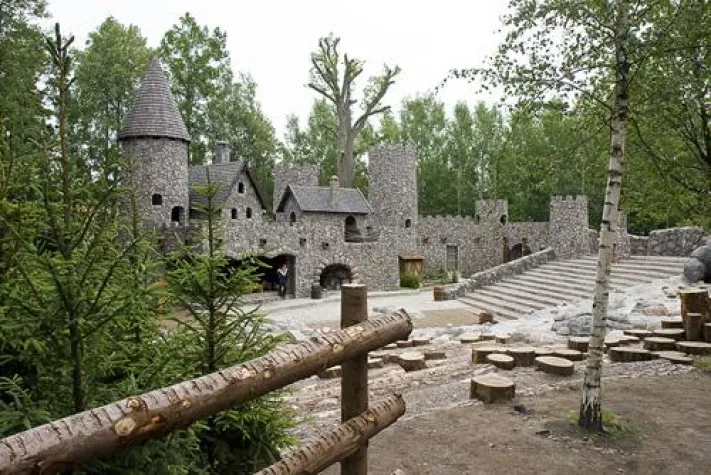 Eine Räuberburg als gigantische Kulisse und Erlebnisareal Bild: Eine Räuberburg als gigantische Kulisse und Erlebnisareal