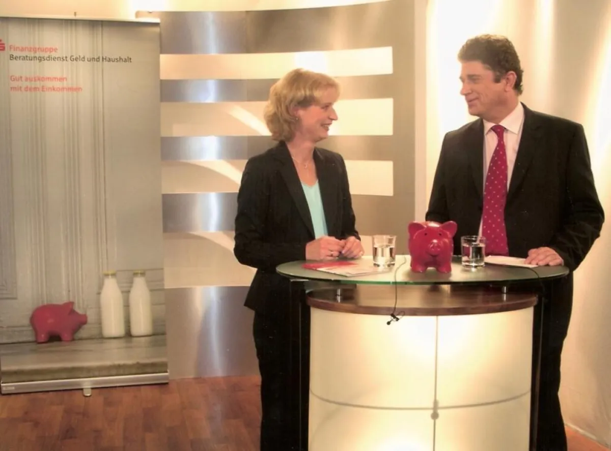 Neben den Broschüren, die sich alle Verbraucher bei Geld und Haushalt, dem Beratungsdienst der Sparkassen-Finanzgruppe bestellen können, gibt es jetzt auch noch kompetente Beratung im Fernsehen.. Foto