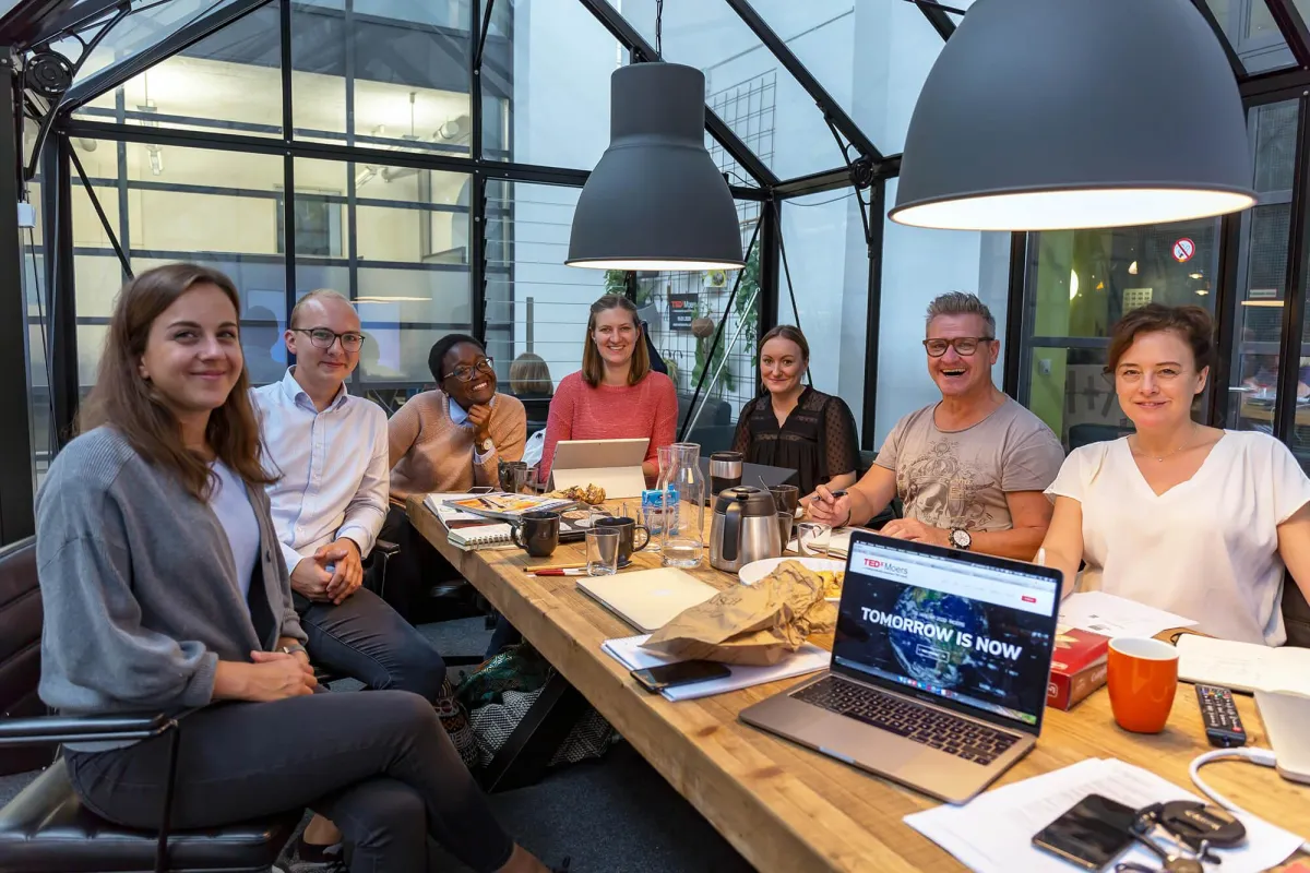 Das Team von TEDxMoers im Eurotec looop