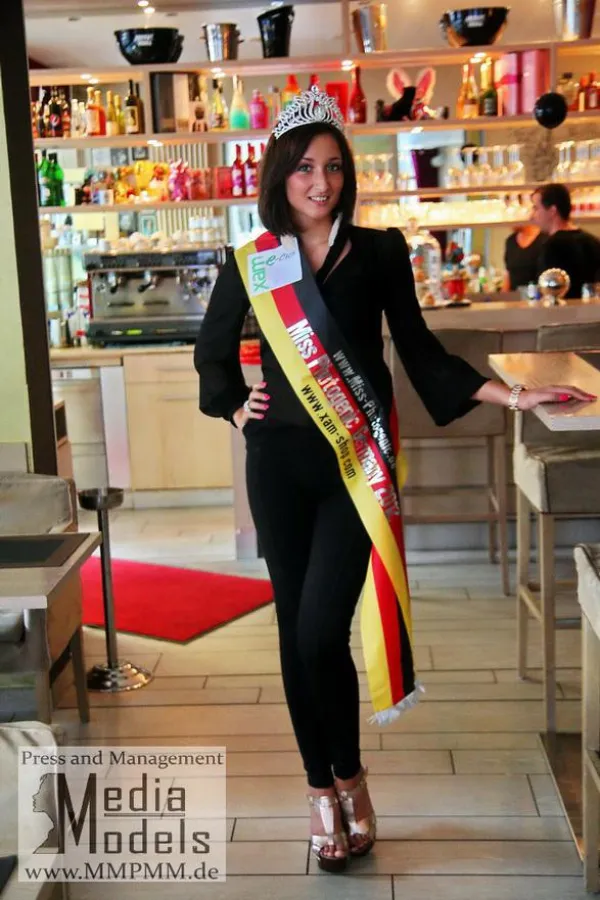 Wird Ella de`Stevia neue Miss Photogenic Germnay 2012