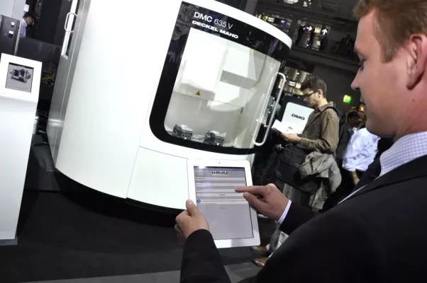 Bild: ielog AG stellt logistische Weltpremiere an der Maschinenbaumesse EMO in Hannover vor
