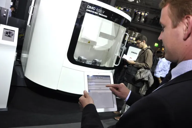 ielog AG stellt logistische Weltpremiere an der Maschinenbaumesse EMO in Hannover vor Bild: ielog AG stellt logistische Weltpremiere an der Maschinenbaumesse EMO in Hannover vor