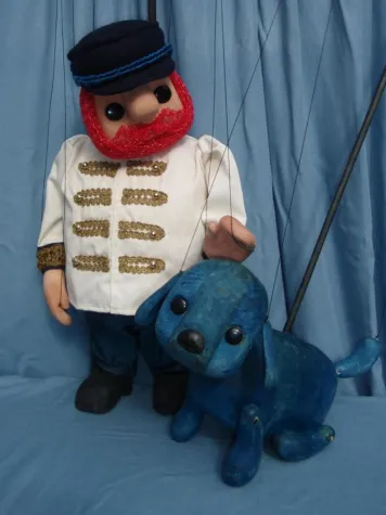 Bild: Kleiner Hund auf großer Fahrt