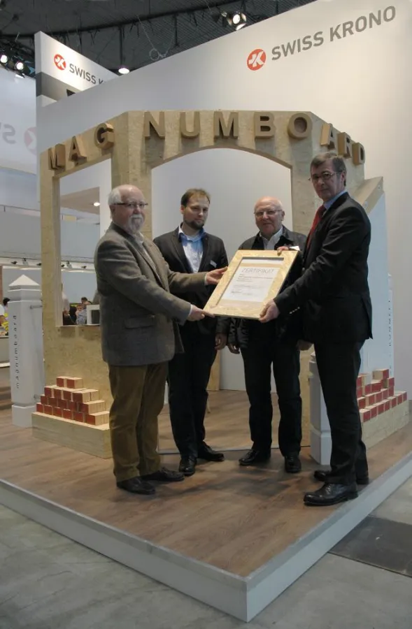 K. A. Wildermuth (Holz-Zentralblatt), Chr. u. D. Römmelt (MMD), U. Jöst (SWISS KRONO) v.l.n.r.