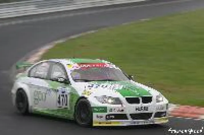 Bild: VLN - Schubert Motorsport kämpft um Sieg auf der Nordschleife