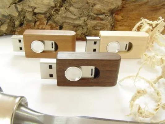 Bild: Erntezeit - USB-Sticks aus Apfel-Holz, Werbeartikel aus heimischen Holzarten