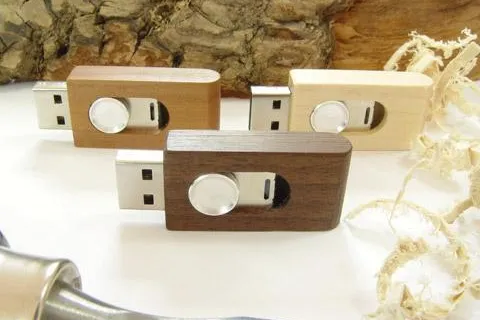 Bild: Erntezeit - USB-Sticks aus Apfel-Holz, Werbeartikel aus heimischen Holzarten