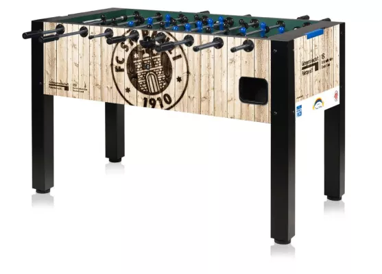 Bild: Gütegemeinschaft Paletten e.V. mit Profikicker und großzügiger Spende bei den Hamburger Logistiktagen