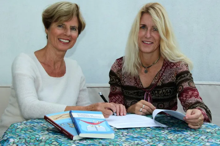 Bild: Doppelte Frauen-Power für den Buchverkauf