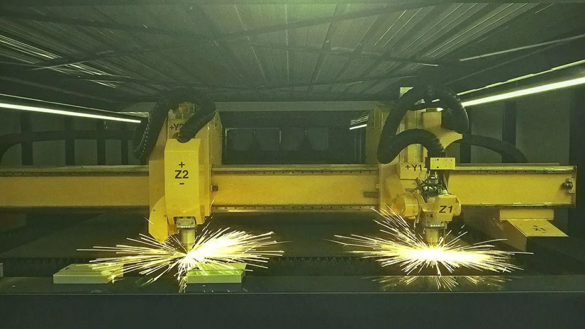 MSF FiberLas: 3D-Faserlaserschneidanlage mit zwei Laserschneidköpfen für Parallelschneidbetrieb