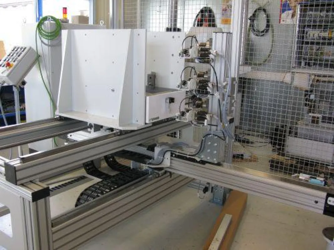 Schubladenteststand der Hegewald &/ Peschke GmbH