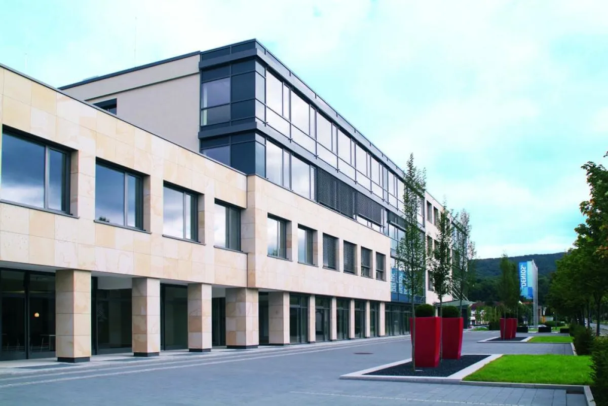 Am Standort Bad Oeynhausen beschäftigt die DENIOS AG zur Zeit 270 Mitarbeiter und strebt im Jahr 2011 einen neuen Umsatzrekord an.