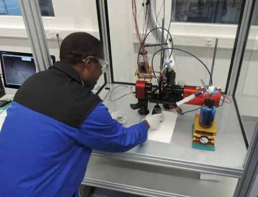 Kyocera eröffnet neues Test Lab für Tintenstrahldruckköpfe in Esslingen Bild: Kyocera eröffnet neues Test Lab für Tintenstrahldruckköpfe in Esslingen