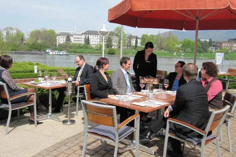 Bild: Die Terrassensaison im Heidelberg Marriott Hotel ist eröffnet