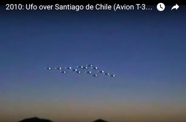 Bild: Jährliche UFO-Flotte von Santiago de Chile, T-35-Flugzeuge in Formation der chilenischen Luftwaffen-Akademie