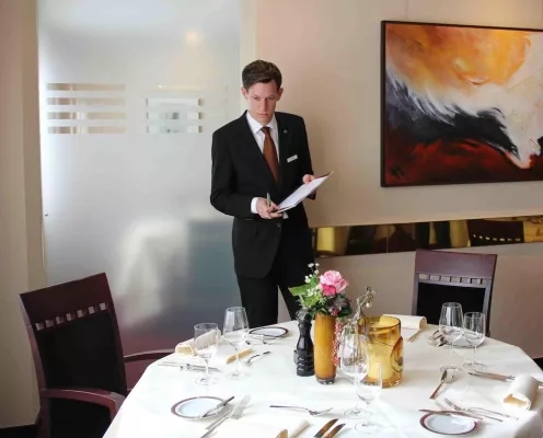 Bild: PREIS FÜR GROSSE GASTLICHKEIT 2012 - Service-Talente der Gastronomie gesucht. Jetzt bewerben