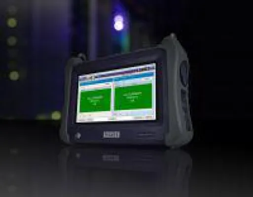 Bild: Telstra entscheidet sich für tragbaren Netzwerktester MTS 5800-100G von VIAVI