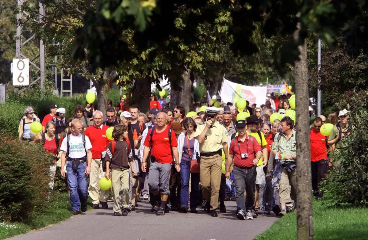 Joseph Wilhelm begleiteten 7 Wochen über 4.000 Menschen bei seinem Marsch für eine gentechnikfreie Welt, der mit vielen Emotionen in Lindau endete.