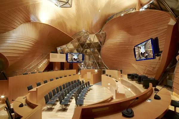 Facelift für das PLENUM Bild: Facelift für das PLENUM