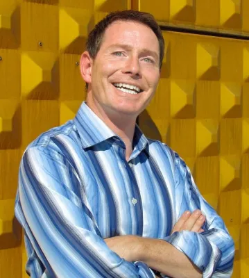 Bild: Donato Plögert präsentiert sein aktuelles Berlin-Programm "DOLL WAT LOS" im ANTIQUA in Berlin-Schöneberg