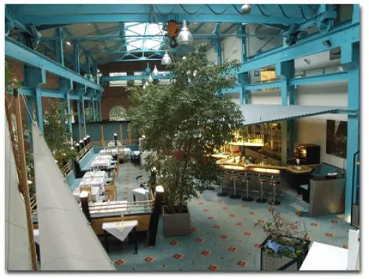 Silbermedaille für Simon Schröder vom Hotel Alte Werft Bild: Silbermedaille für Simon Schröder vom Hotel Alte Werft