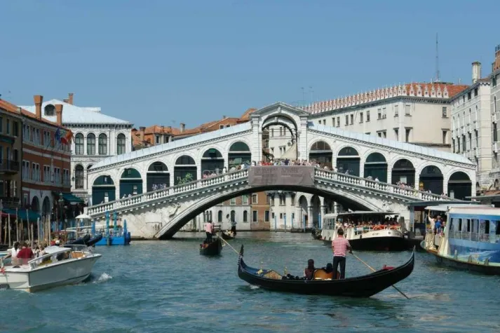 Überraschender Heiratsantrag in Venedig Bild: Überraschender Heiratsantrag in Venedig