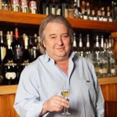 Bild: Linie gehört zu Fisch wie die Sansibar zu Sylt - Herbert Seckler ist prominenter Linie-Botschafter