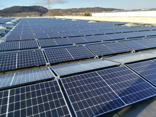 Bild: Anlage mit über 700 kWp geht bei Hannover ans Netz.
