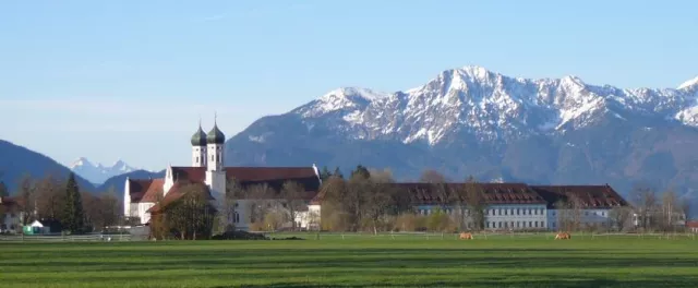 Bild: Mit dem Segen vom Hl. Benedikt - Pilgern und Wallfahrten in Benediktbeuern