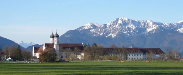 Mit dem Segen vom Hl. Benedikt - Pilgern und Wallfahrten in Benediktbeuern Bild: Mit dem Segen vom Hl. Benedikt - Pilgern und Wallfahrten in Benediktbeuern