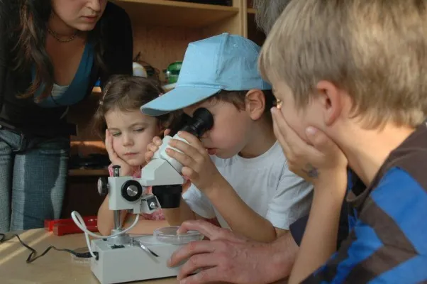 Betreuungs- und Bildungskongress „Invest in Future“ - Neues Bild vom Kind krempelt Kindergärten und Kitas um Bild: Betreuungs- und Bildungskongress „Invest in Future“ - Neues Bild vom Kind krempelt Kindergärten und Kitas um