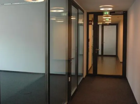 Bild: Perfekte transparente Raumtrennsysteme in höchster Qualität