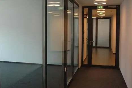 Bild: Perfekte transparente Raumtrennsysteme in höchster Qualität