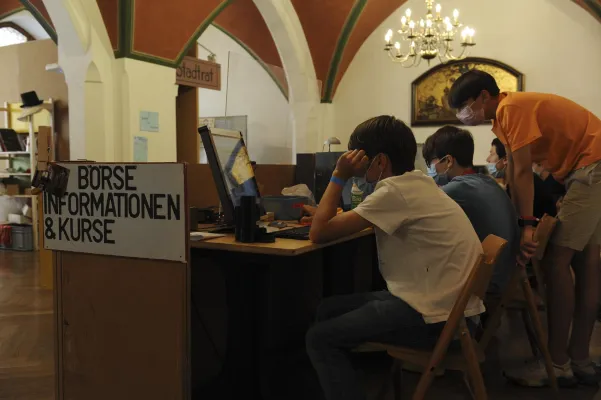 Bild: Münchner Rathaus in Kinderhand