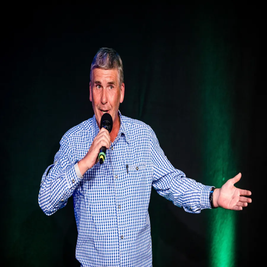 Rede auf dem Speakerslam (© Dominik Pfau)