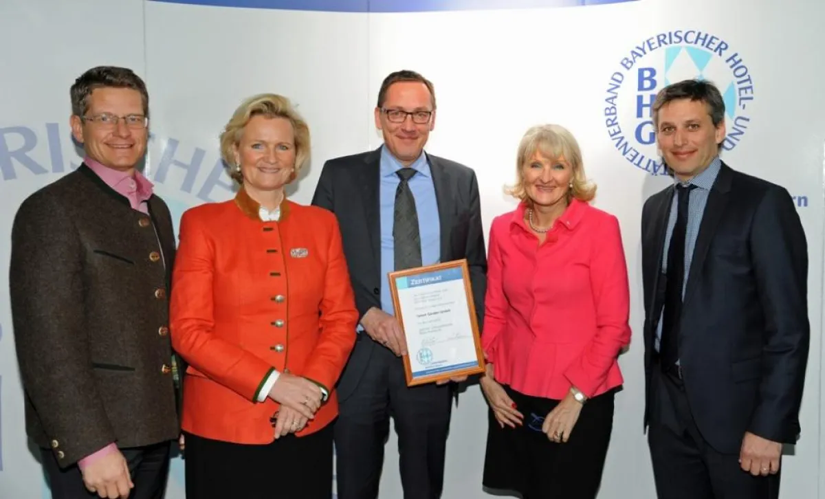 Von l. n. r.: Jürgen Lochbihler, Angela Inselkammer, Jörg Stannek, Susanne Droux, Sibu Aminian