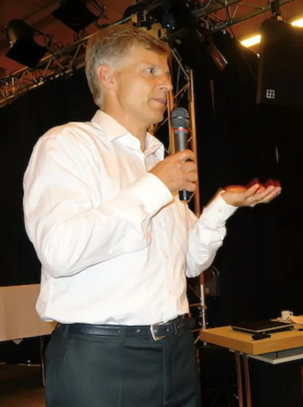 Prof. Dr. Christian Kreiß beim Vortrag auf der ADG-Mitgliederversammlung