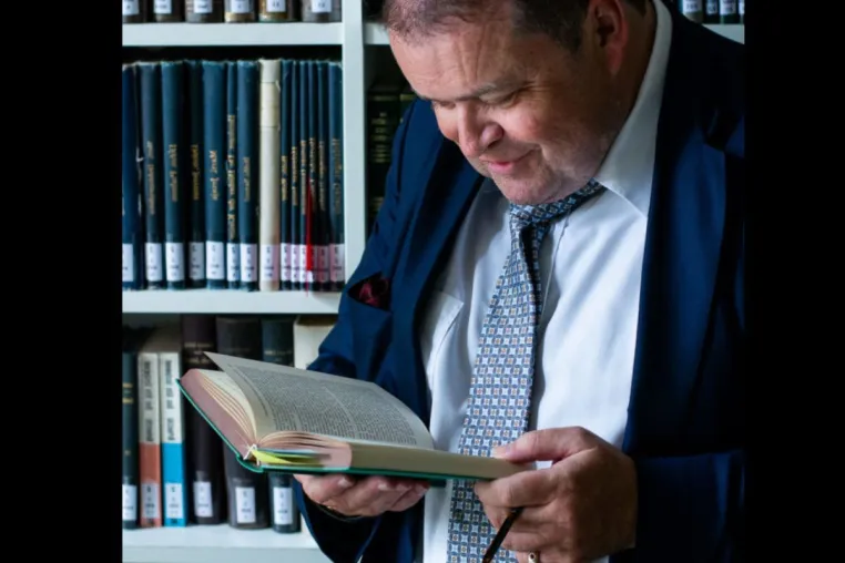 Bild: Prof. Dr. Harald Seubert wirft einen faszinierenden Blick auf die Philosophiegeschichte des 20. Jahrhunderts