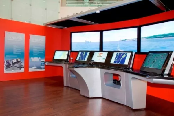 Bild: Raytheon Anschütz stellt neue Generation der Integrierten Navigation vor