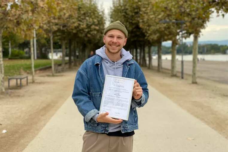 Pascal Peifer erhält den Deutschen Lesepreis 2021 Bild: Pascal Peifer erhält den Deutschen Lesepreis 2021