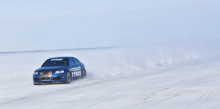 Bild: Nokian-Reifen fahren neuen Weltrekord mit 335,71 km/h auf Eis und sind die Schnellsten