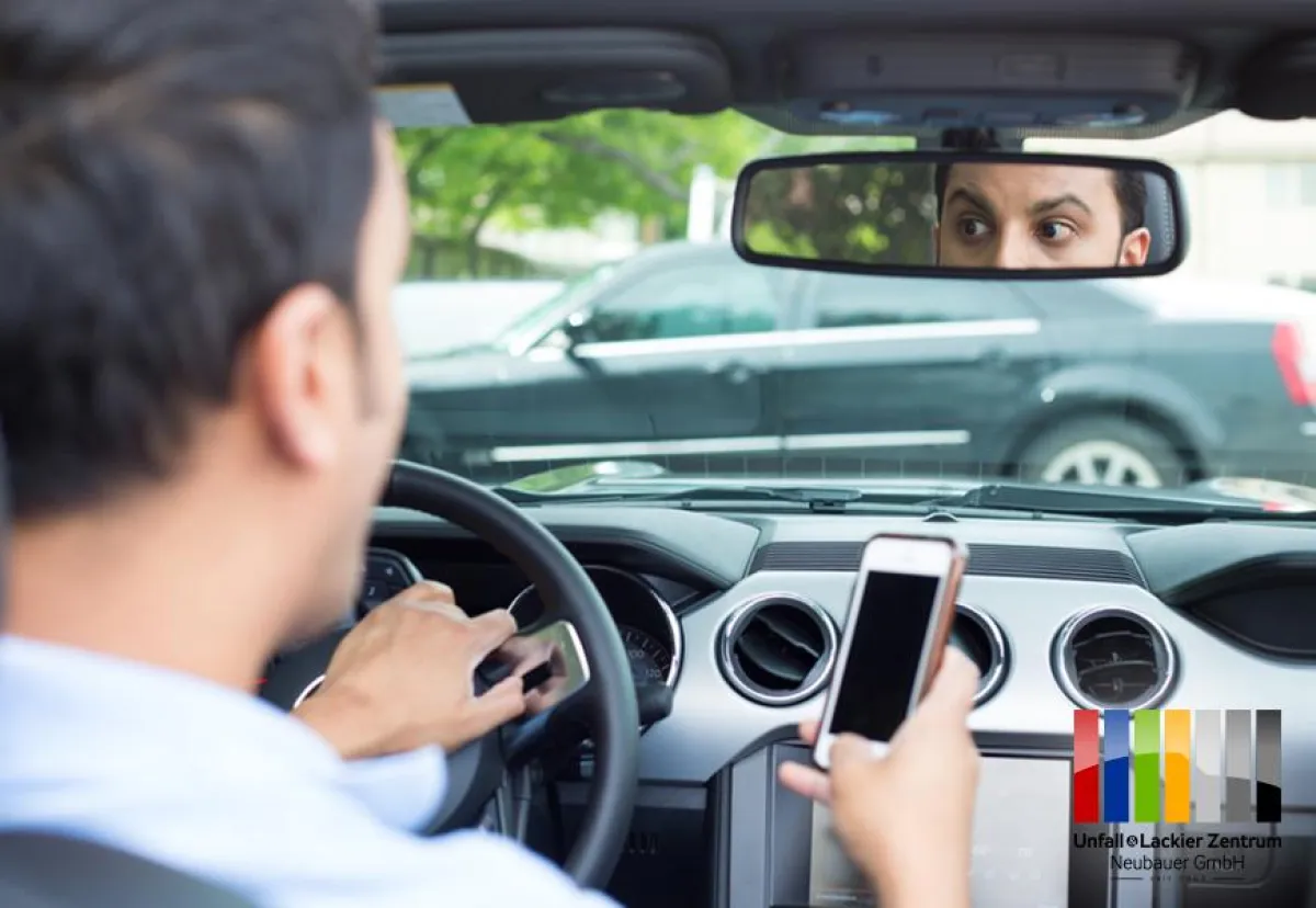 Handy am Steuer = teuer fotolia©nandyphotos